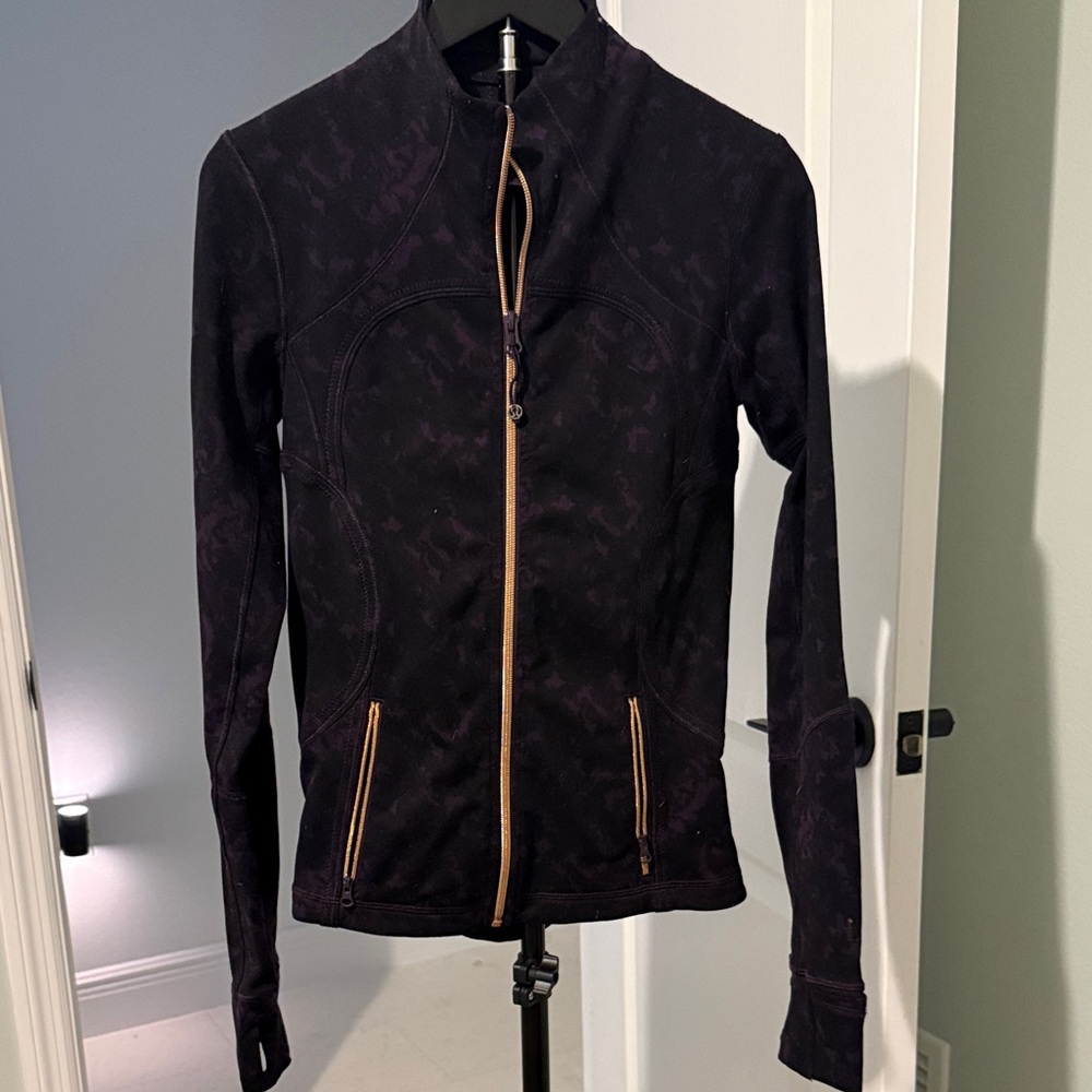 Lululemon Women's Black Zip-Up Jacket with Contrast Trim